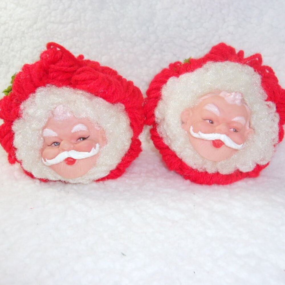 HXS-140 VINTAGE PAIR OF 2 SANTA HEAD HANDMADE CROCHETED ORNAMENTS